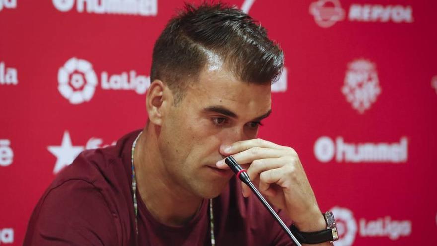 El portero Manolo Reina, visiblemente emocionado, ayer durante su adiós en la sala de prensa del Nou Estadi de Tarragona.