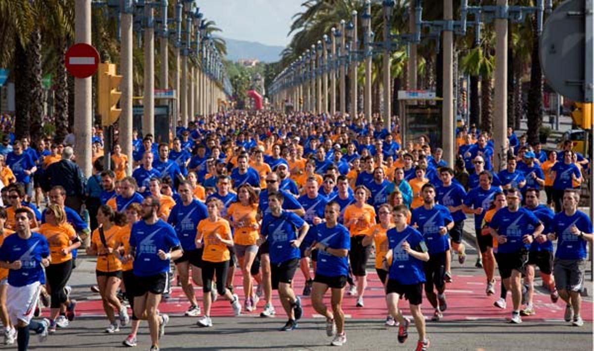 Els 27.500 participants van guardar un minut de silenci en la sortida.