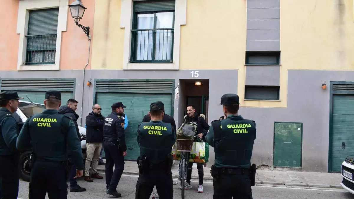 La Sareb dejaloja a cinco familias con menores en Rocafort