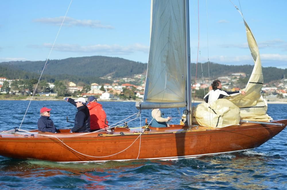 El Rey emérito Juan Carlos I navega en Sanxenxo