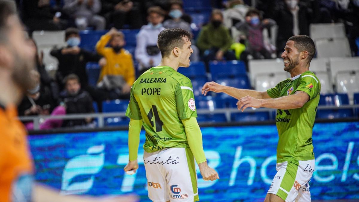 Pope celebra un gol con el Palma Futsal