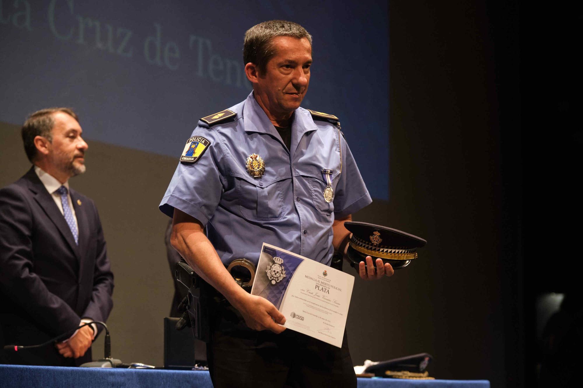 Día de la Policía, con homenajes a agentes y vecinos de Santa Cruz