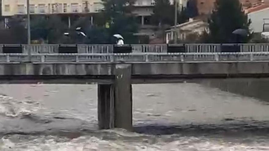 Crecida del río Ges a su paso por Torelló (Osona) por la borrasca Regina
