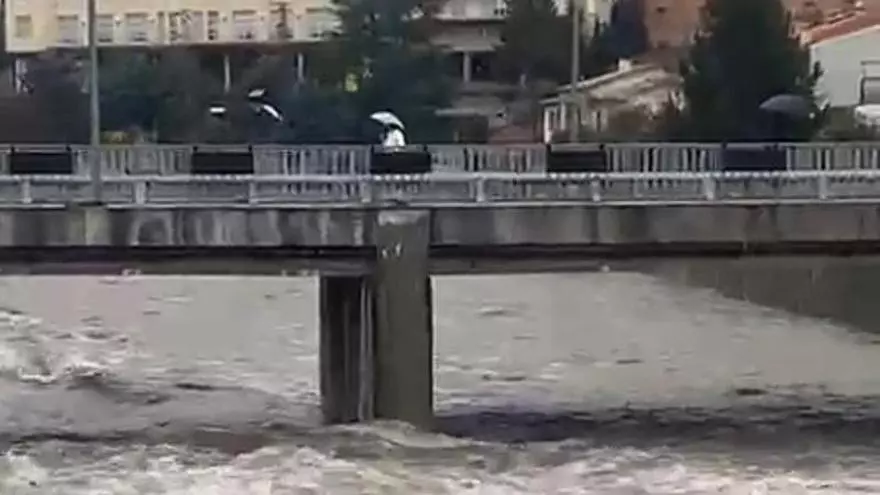 Crecida del río Ges a su paso por Torelló (Osona) por la borrasca Regina