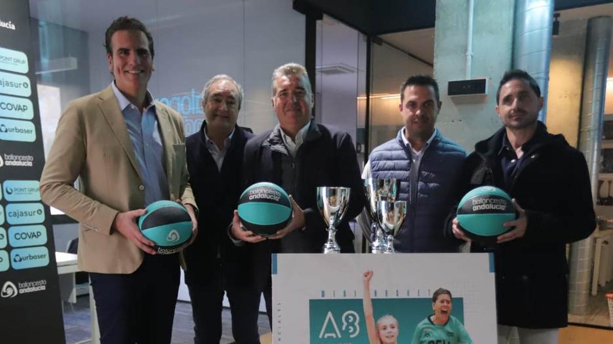 Castro, De Torres, Torrejimeno, Porras y Vaca, en la presentación del Campeonato de Andalucía mini femenino de baloncesto.