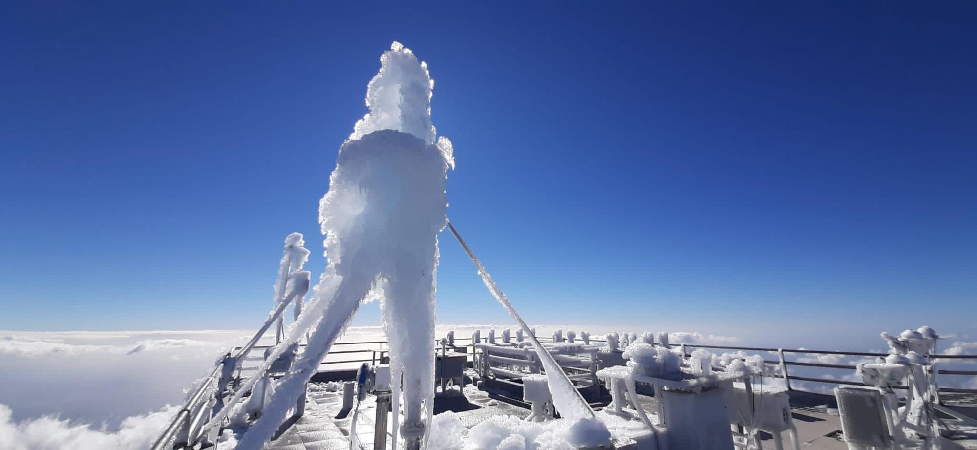 La borrasca Celia deja un manto de nieve sobre el Teide