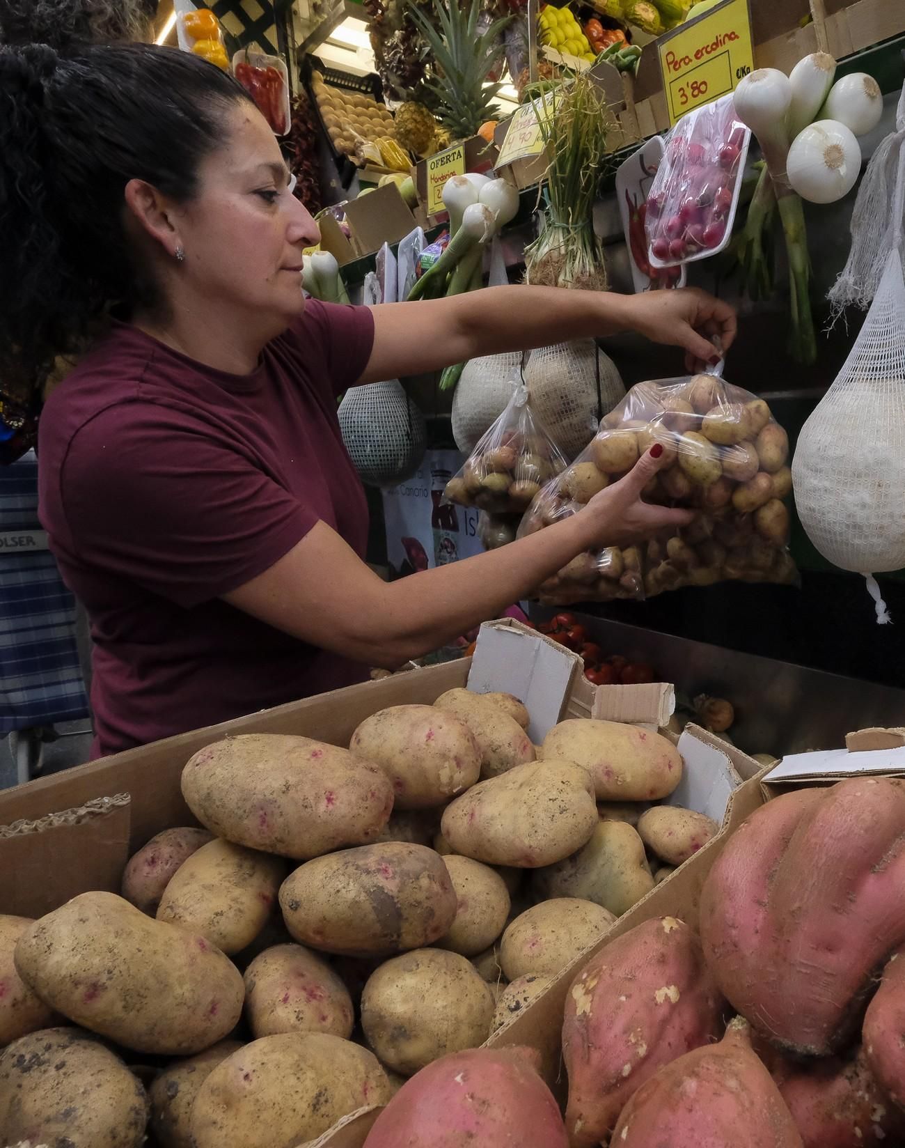 Compra de los ingredientes para el sancocho de Semana Santa