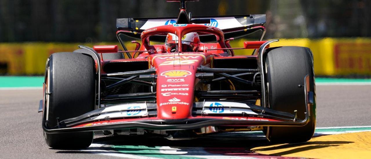 Leclerc y Ferrari ilusionan a los tifossi en Imola