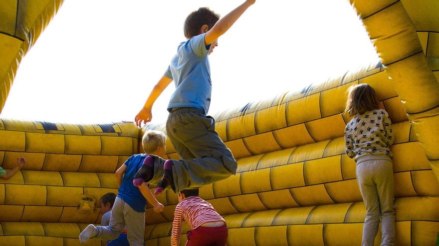 Juanjo López, traumatólogo infantil, advierte sobre los riesgos de llevar a los niños a parques de bolas: &quot;Pueden sufrir lesiones por fatiga&quot;