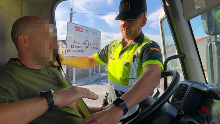 Tráfico intensifica los controles sobre el uso del cinturón en Galicia