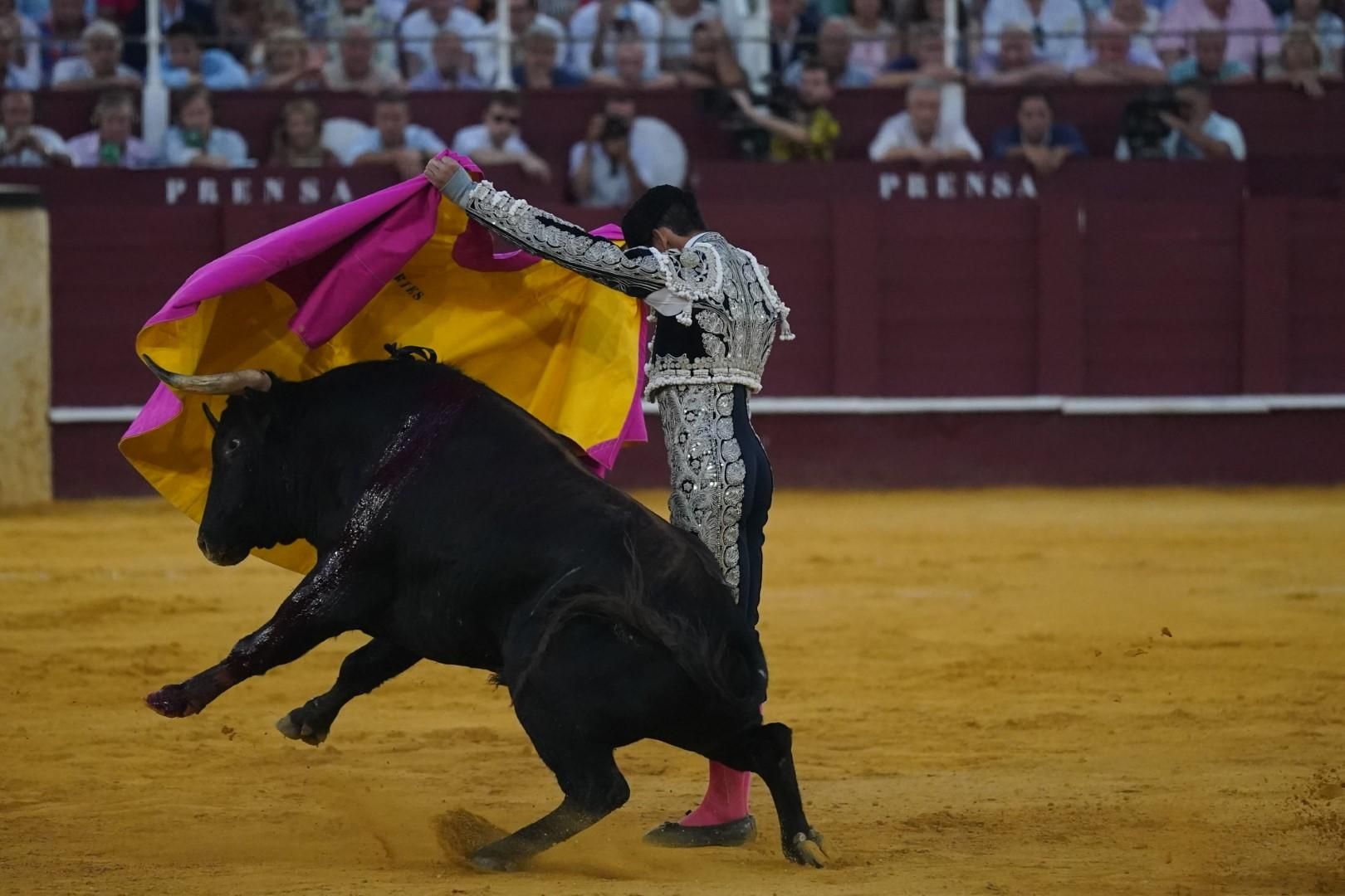 Toros en la Feria I Sexta corrida de abono y puerta grande de Roca Rey