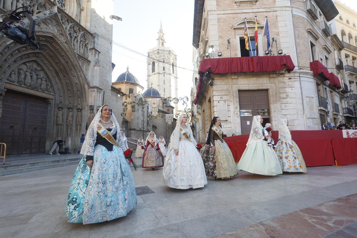 Todas las fotos de la ofrenda del 17 de marzo por la calle San Vicente hasta las 18:30 horas