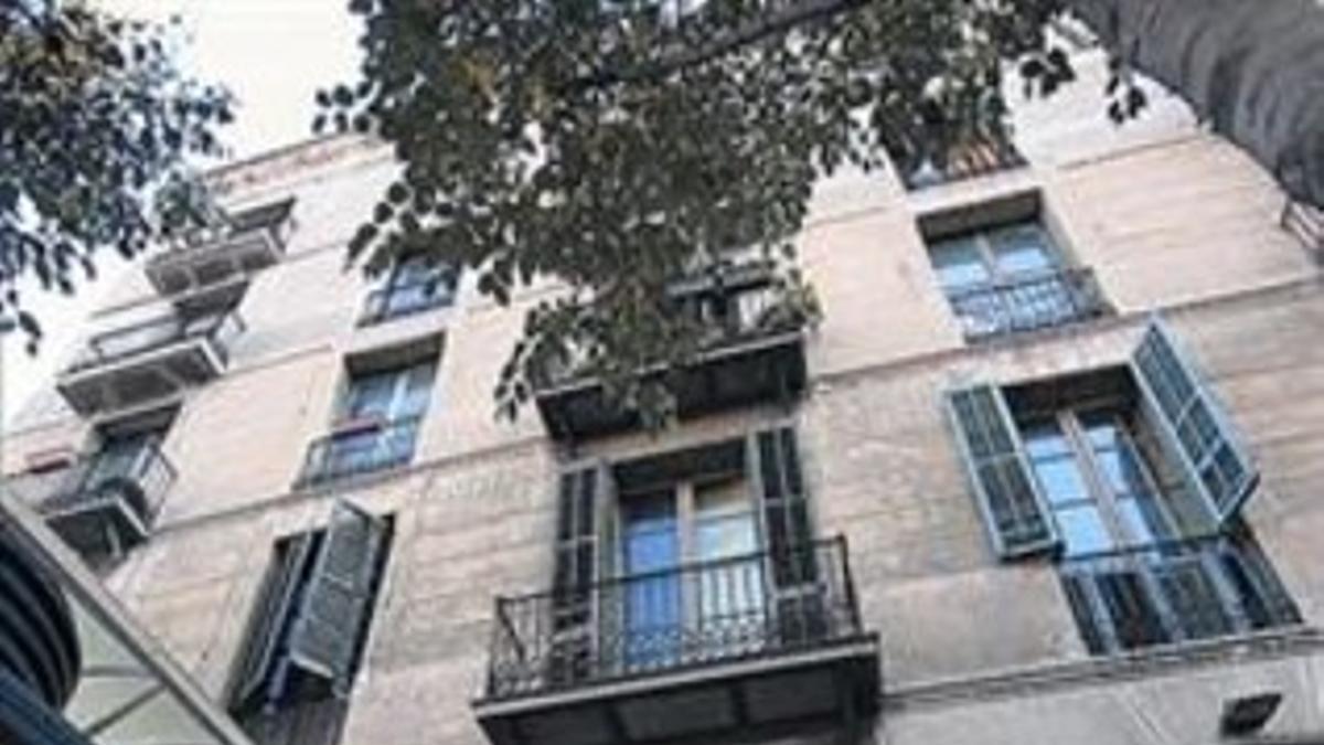 De piso en piso  8 Antiguos domicilios de Gaudí en Consell de Cent, 370; en Verdaguer i Callis, 17; y en la placeta de Montcada, 12, la semana pasada.