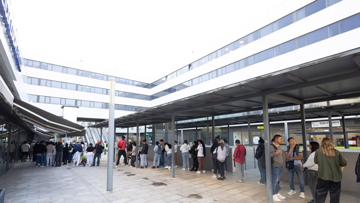 Regularización de migrantes en el edificio Cetis de Ibiza.