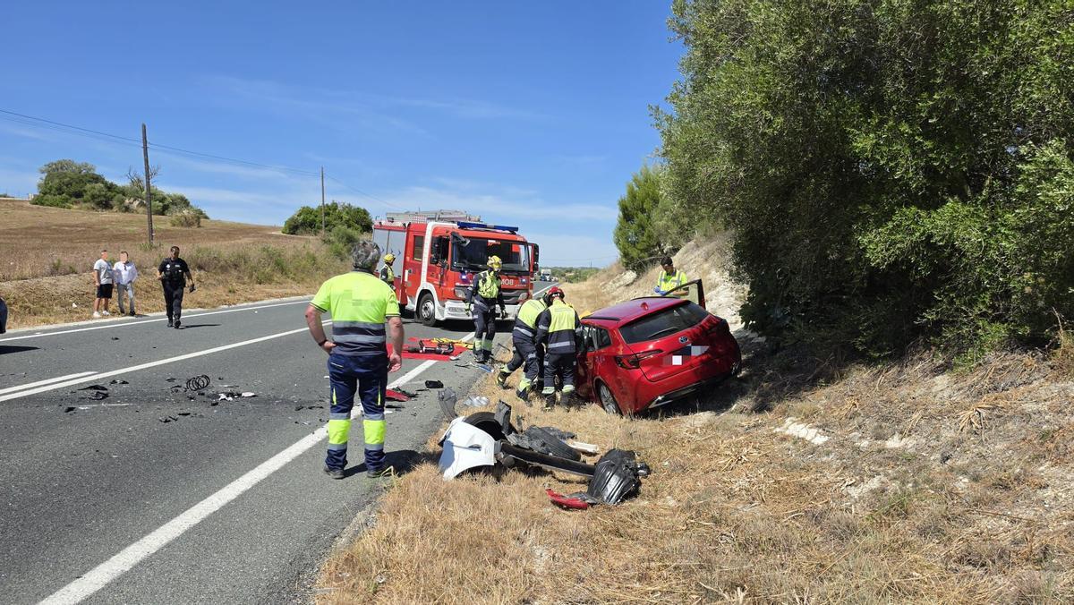 Tres heridos al chocar dos coches en Sant Llorenç