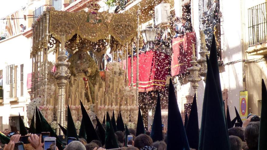 Profesión de la Macarena en Sevilla.