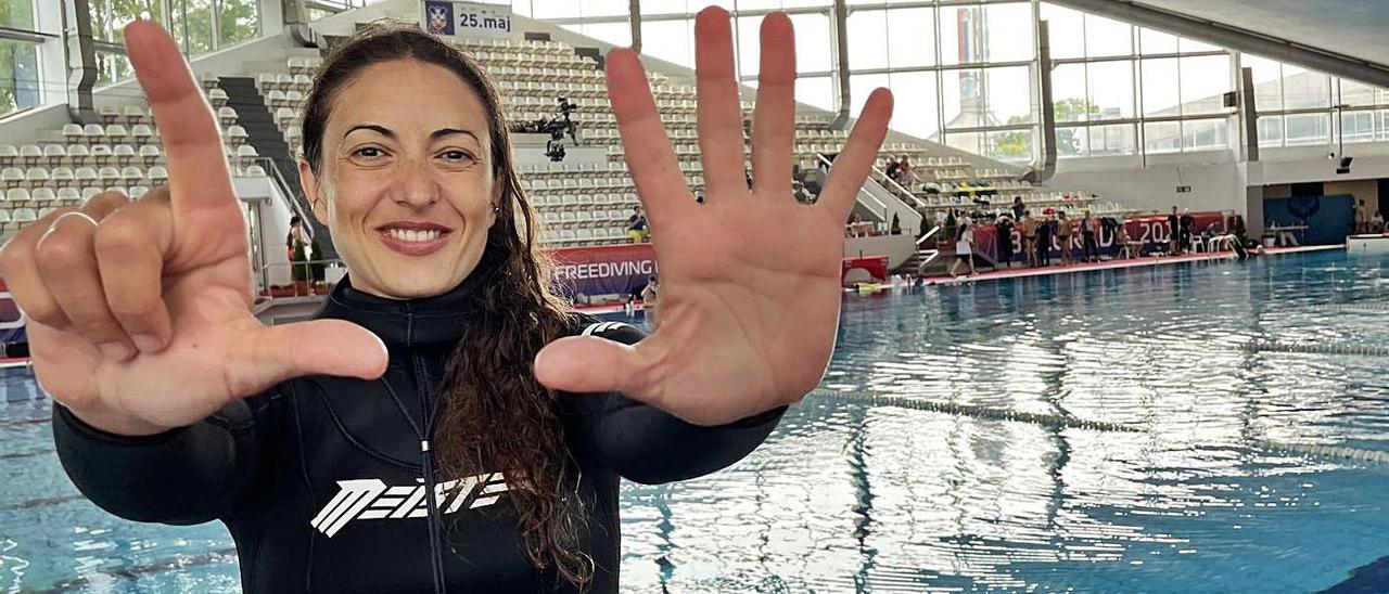 Isabel Sánchez, primer mujer en estar siete minutos bajo el agua en apnea. | INFORMACIÓN