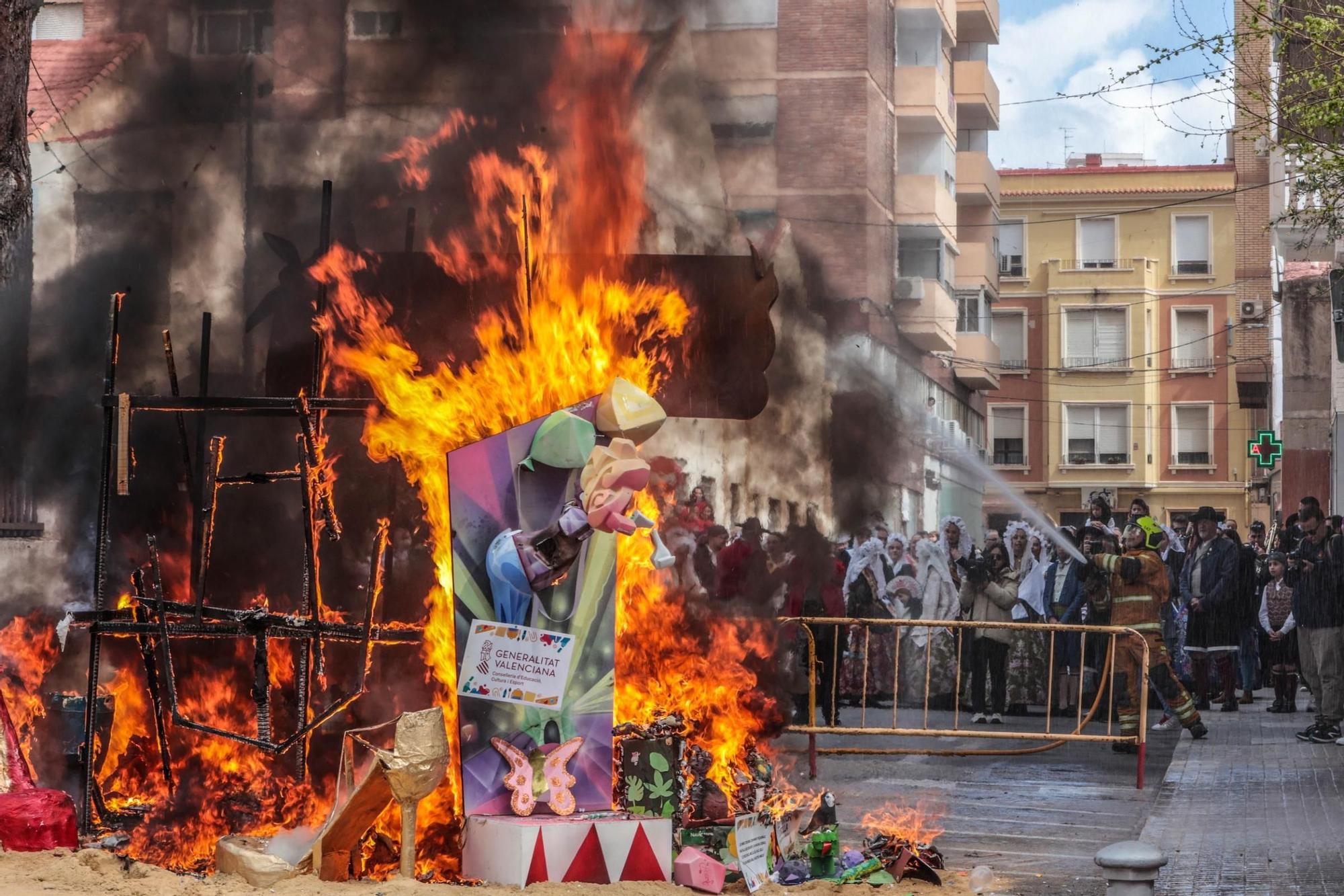 Elda celebra el Medio Año de sus Fallas