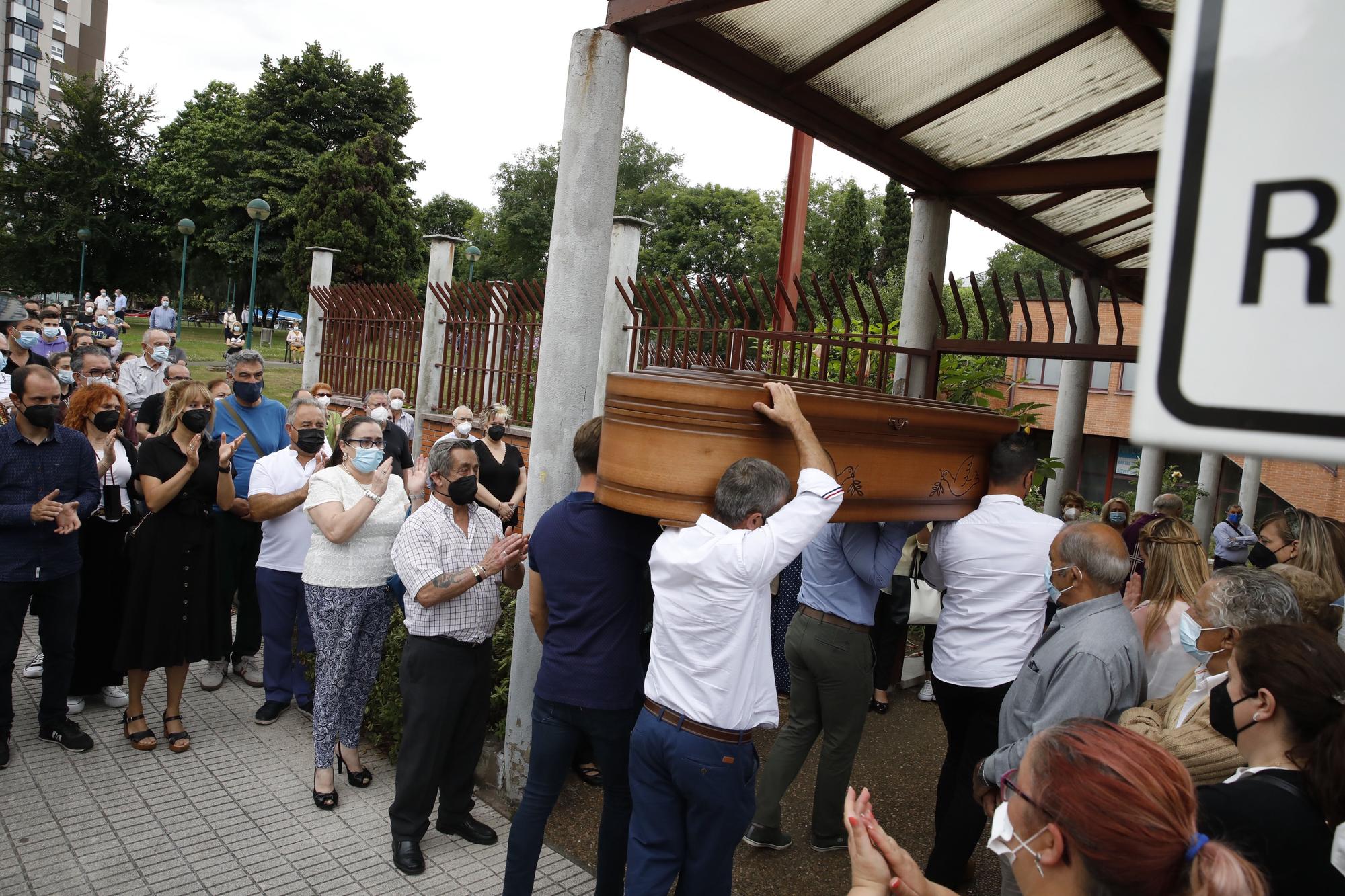 Una pasarela de guardias civiles despide a Eladio Currás, el compañero jubilado fallecido en un incendio en Gijón