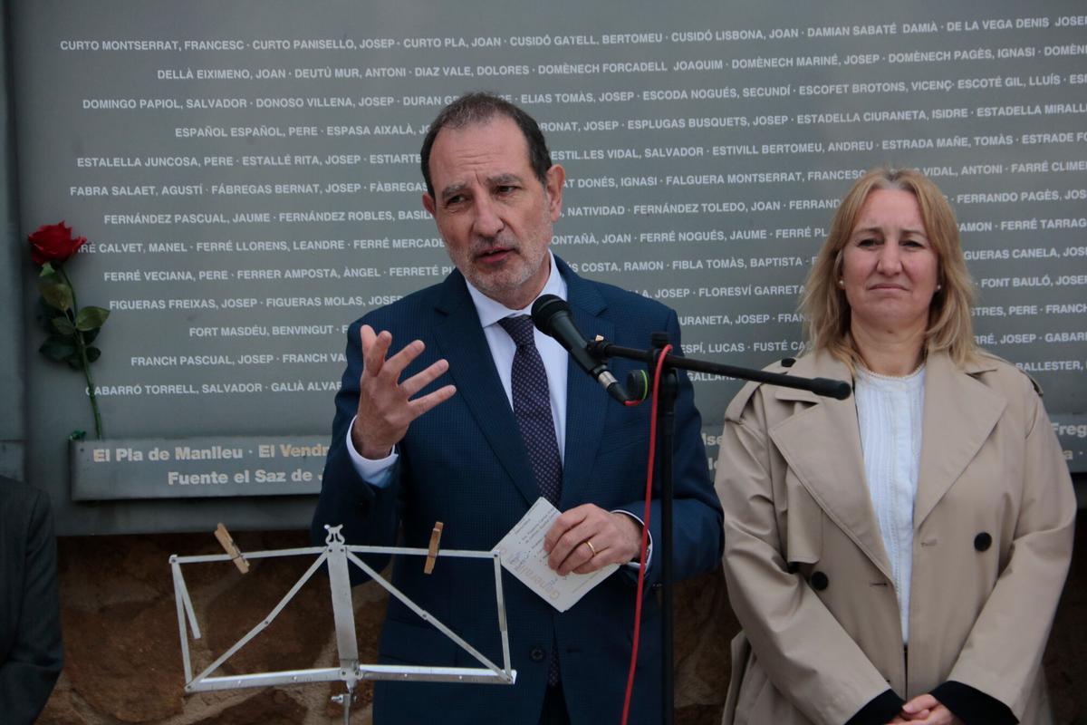 El conseller de Justícia i Memòria Democràtica, Ramon Espadaler, durante el acto de homenaje a las víctimas de la represión franquista en el cementerio de Tarragona