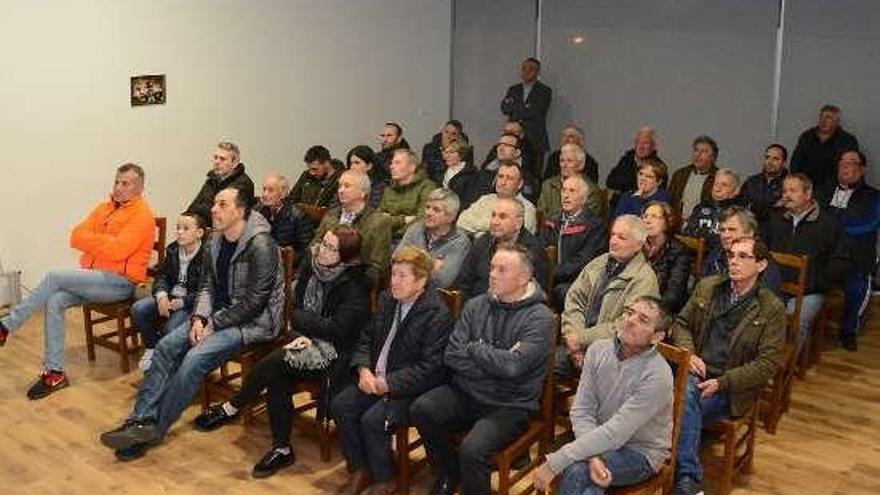 Asamblea de ayer en Sabarís. // G. Santos