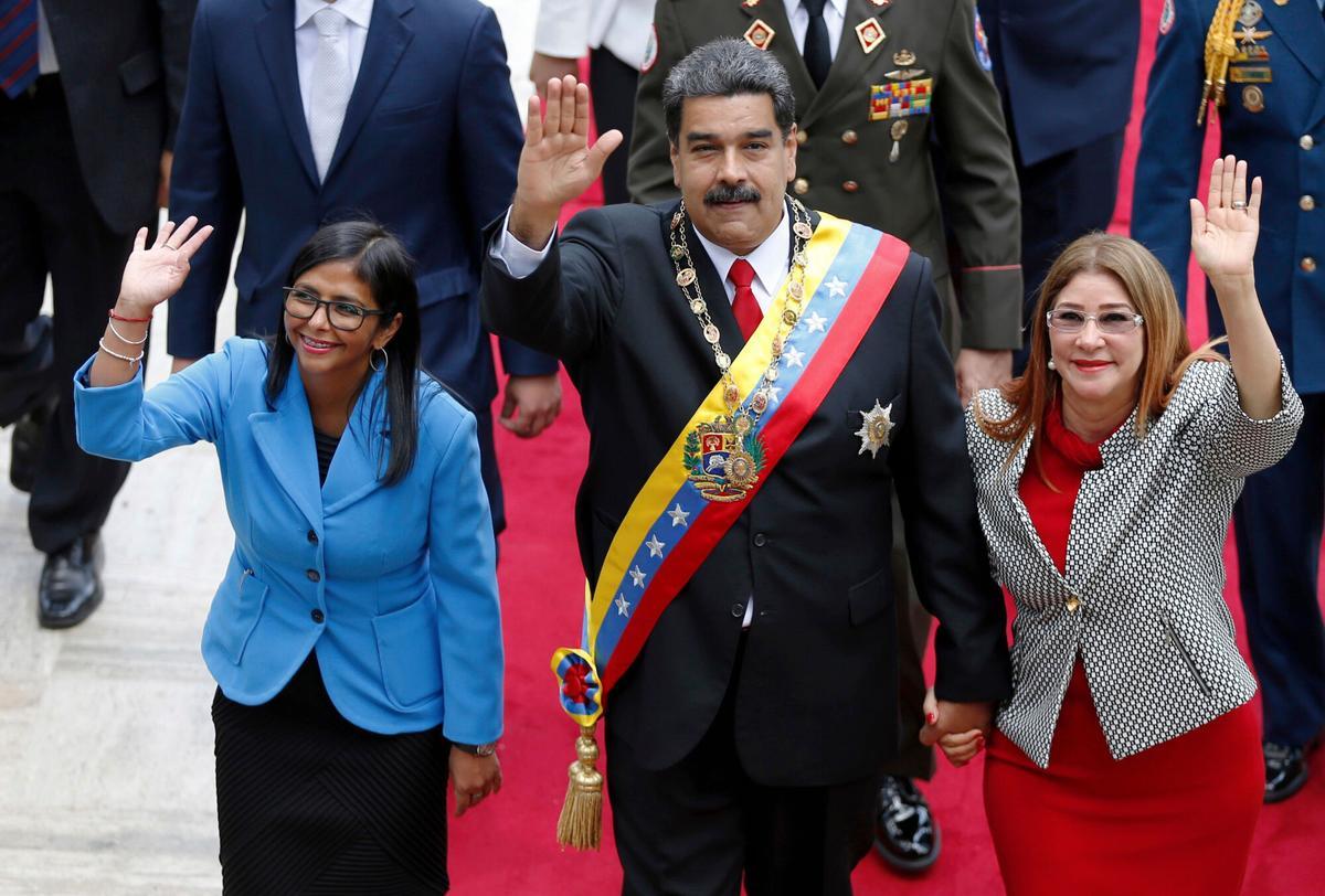 Nicolas Maduro, junto a su vicepresidenta Delcy Rodríguez