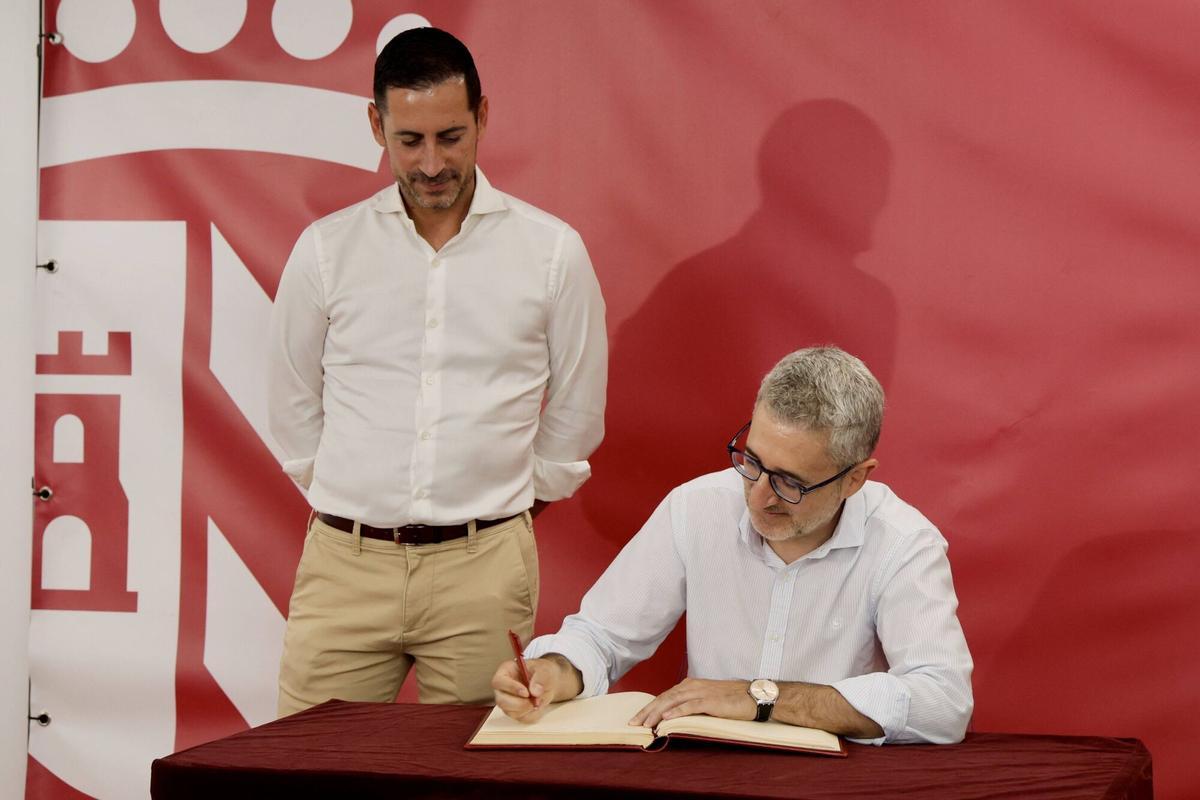 Valencia. El Gobierno de España ha anunciado en Mislata la resolución de una nueva convocatoria de fondos europeos reprogramados para reforzar la resiliencia climática de los municipios afectados por la dana 11.00 horas.- En Mislata (Valencia), el ministro de Hacienda, Arcadi España, presenta los programas EDIL DANA para paliar los efectos de las riadas de octubre de 2024 y prevenir futuros desastres naturales. A esa hora se reunirá con el alcalde, Carlos Fernández Bielsa, y otras autoridades. A las 11.20 atiende a los medios. Centro Sociocultural 'La Fábrica' del Ayuntamiento. Sobre las 11.40 horas, visitará la avenida Gregorio Gea y la Plaza Mayor, que se reformará con fondos EDIL DANA. VLC