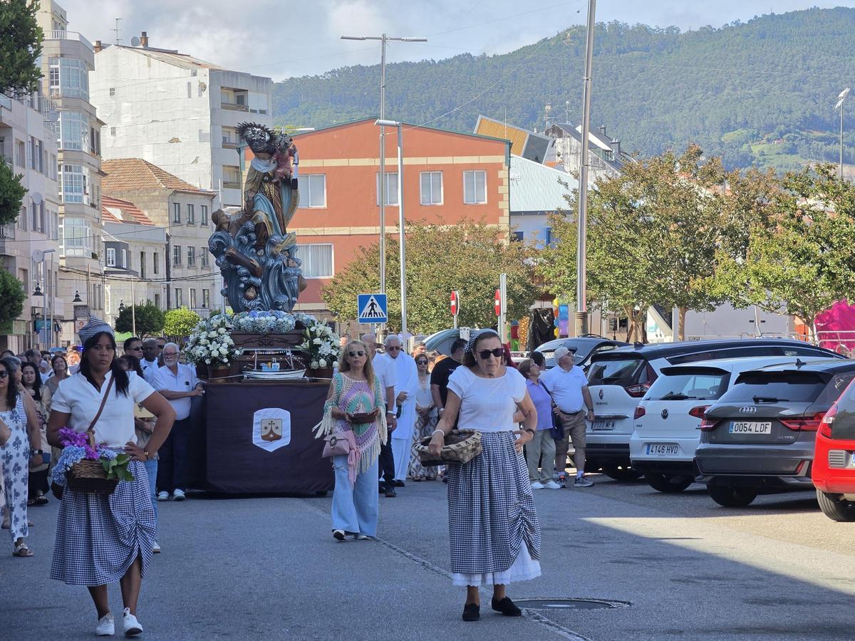 O Morrazo se echa al mar para rendir homenaje a la Virgen del Carmen O Morrazo se echa al mar para rendir homenaje a la Virgen del Carmen