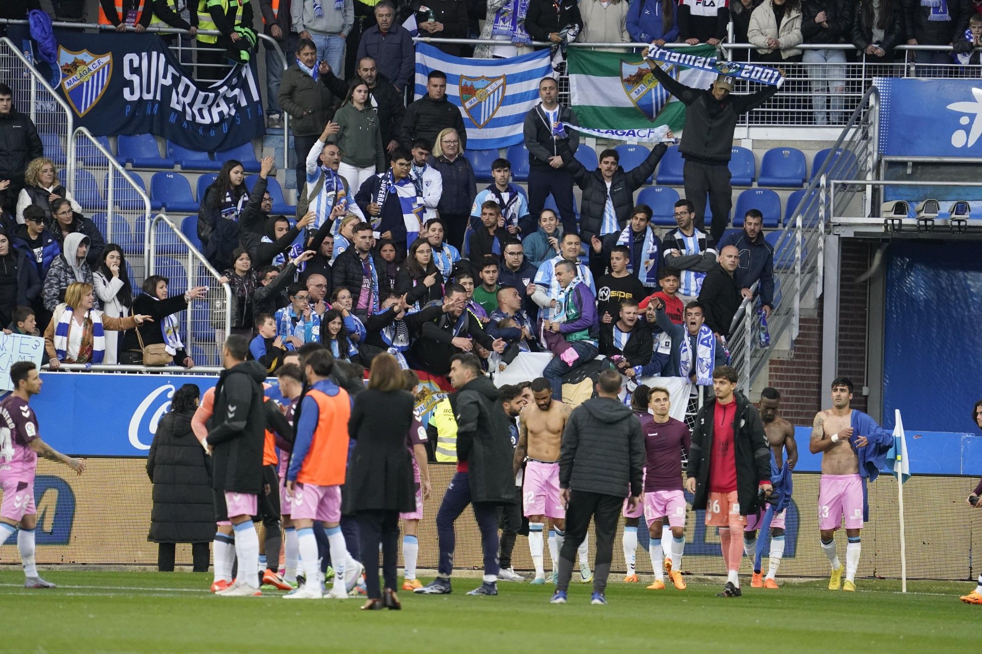 Las imágenes de la desolación en la plantilla del Málaga CF tras consumarse el descenso