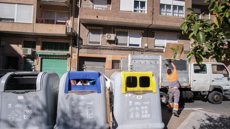 Esto es lo que opinan los vecinos de Elda sobre la subida de un 78% de la tasa de basuras