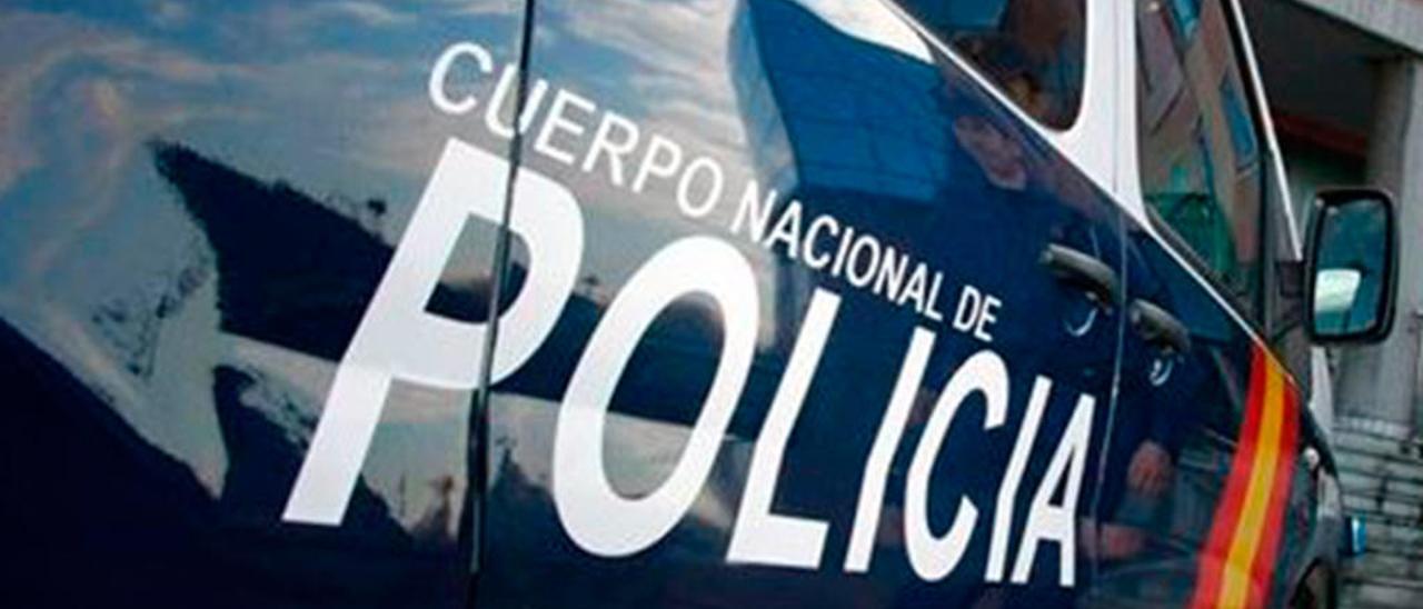 Agrede a su madre y amenaza a su mujer antes de intentar saltar por la ventana