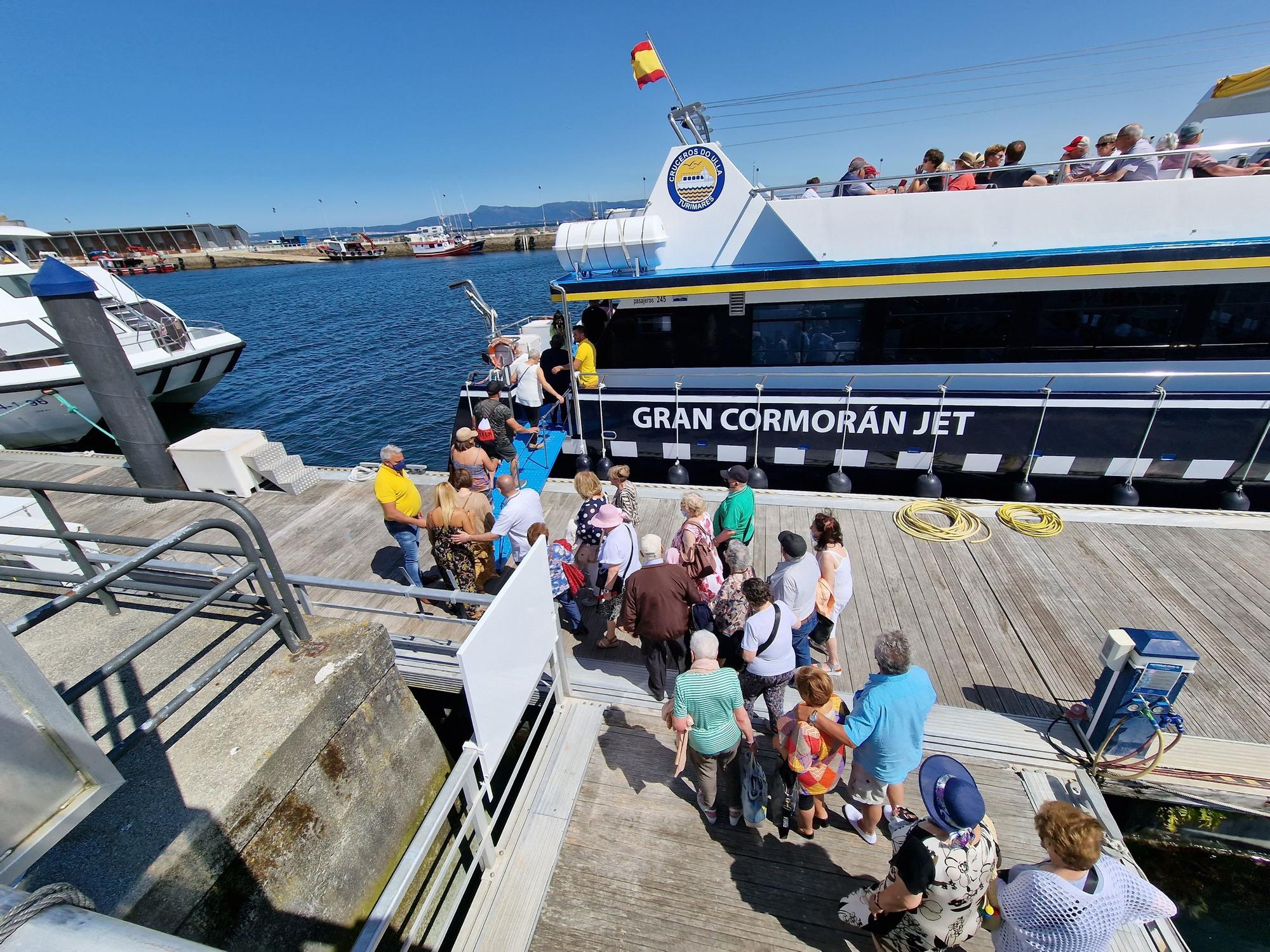 Turistas en los catamaranes de O Grove.