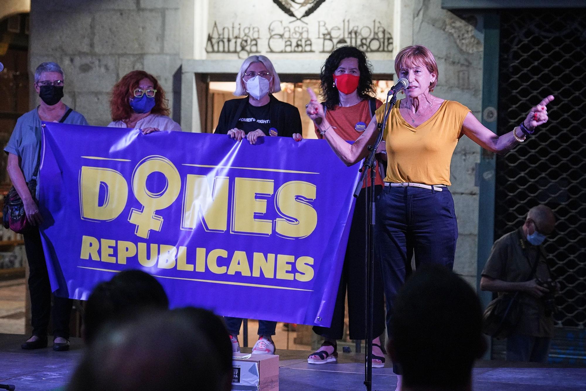 Carme Forcadell, a la plaça del Vi