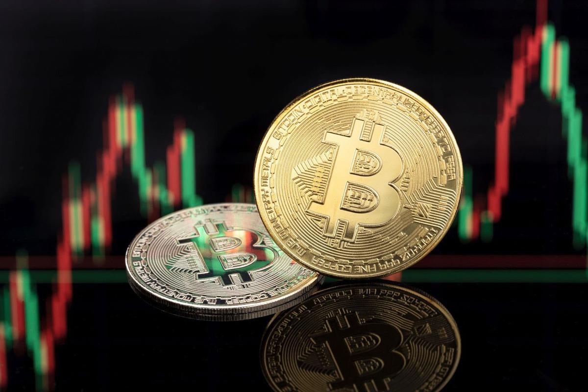 El bitcoin cae a 63.000 dólares y el sentimiento se desploma a “miedo extremo”.