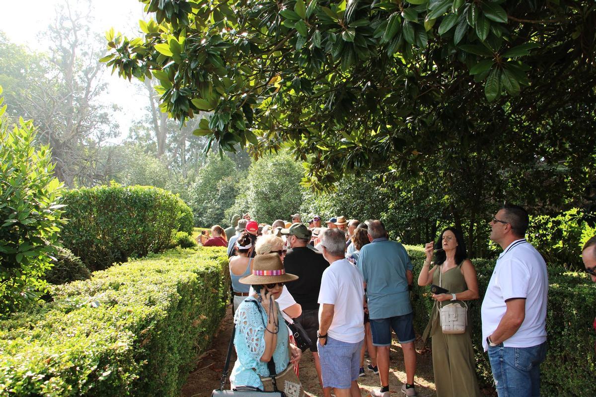 Un momento de la visita al pazo de Rubiáns.
