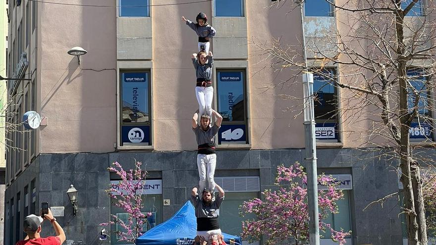 Tirallongues exhibeix els primers castells de set pisos de la temporada