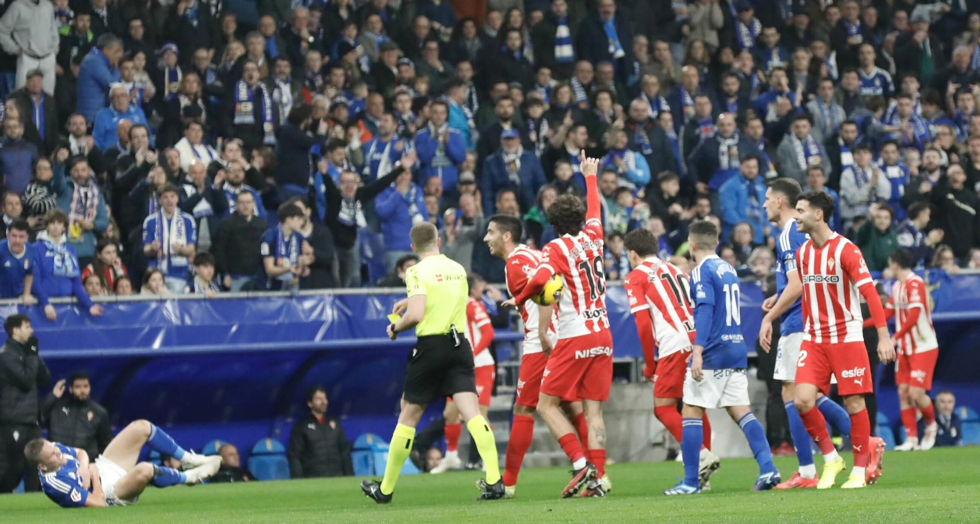 Así fue el derbi asturiano: todas las fotos del encuentro entre el Oviedo y el Sporting en el Tartiere