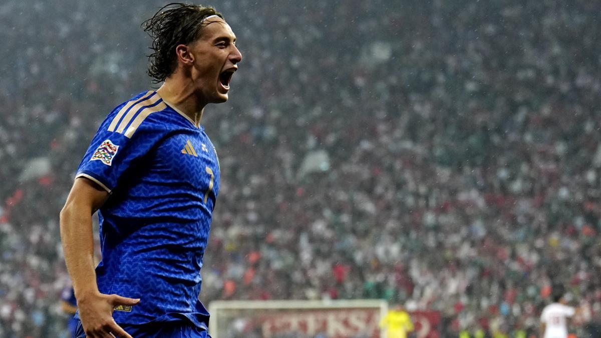 Pio Esposito celebrando su gol con Italia ante Turquía