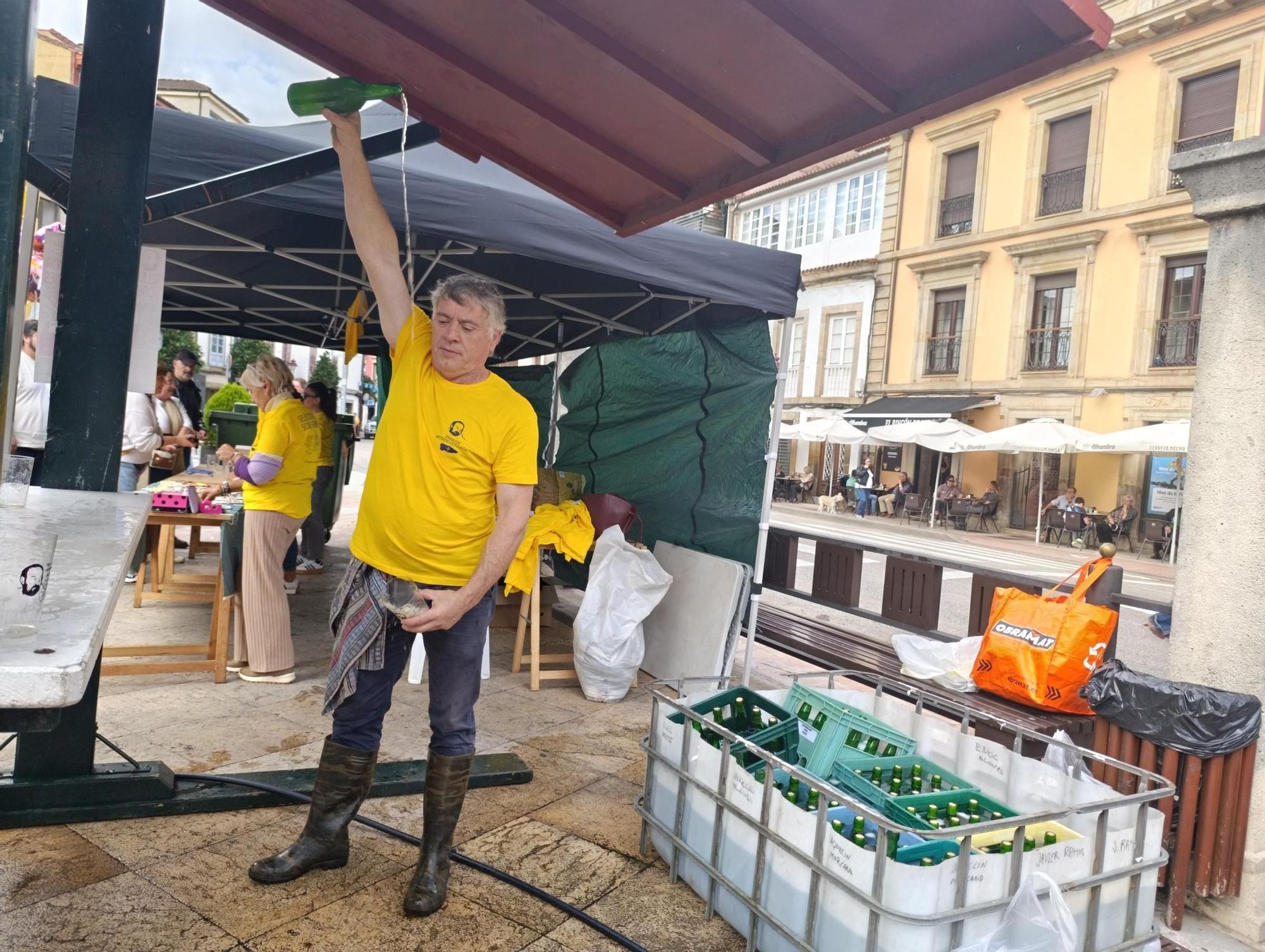 Héctor García, de Llanes,  gana la "champions" de la sidra casera en Villaviciosa