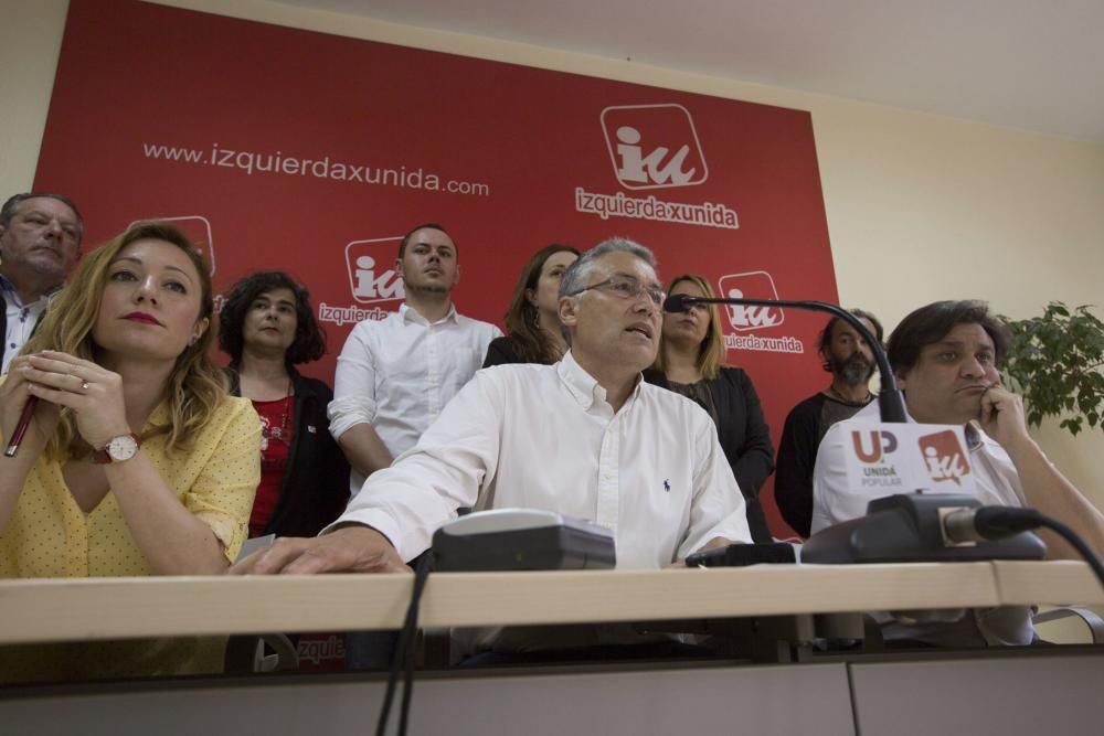 Rueda de prensa de Manolo Orviz en la sede de IU de Oviedo