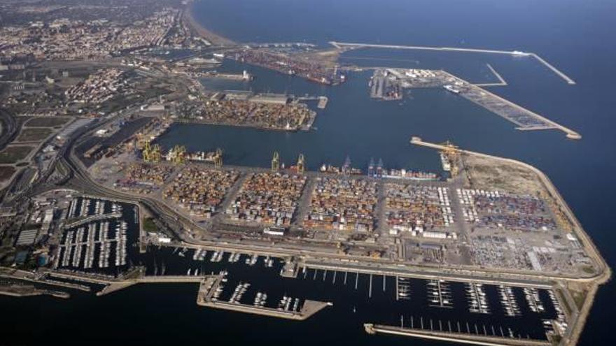 Las exportaciones han incrementado un 6,4 % el tráfico de contenedores del puerto.