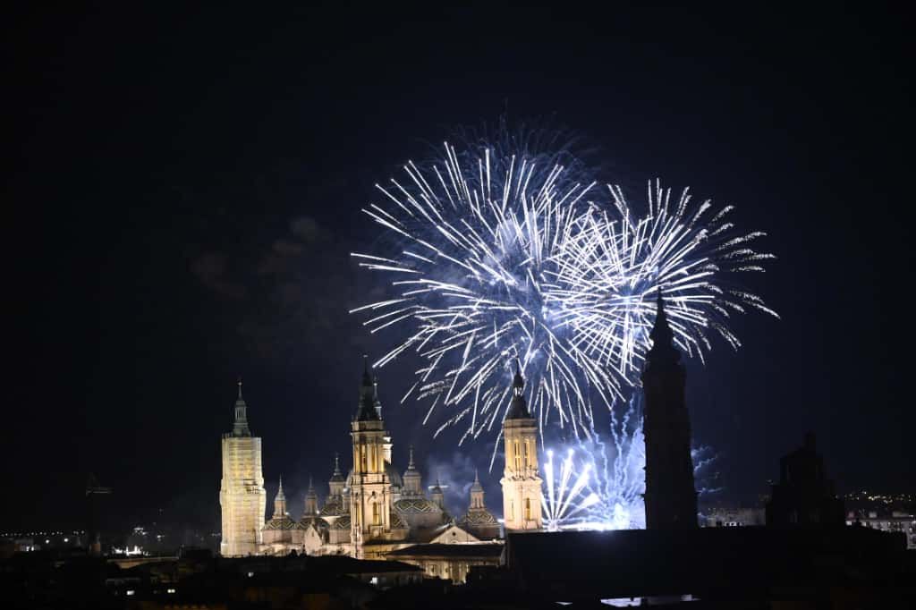 Los fuegos artificiales ponen un bonito broche final a las Fiestas del Pilar 2025