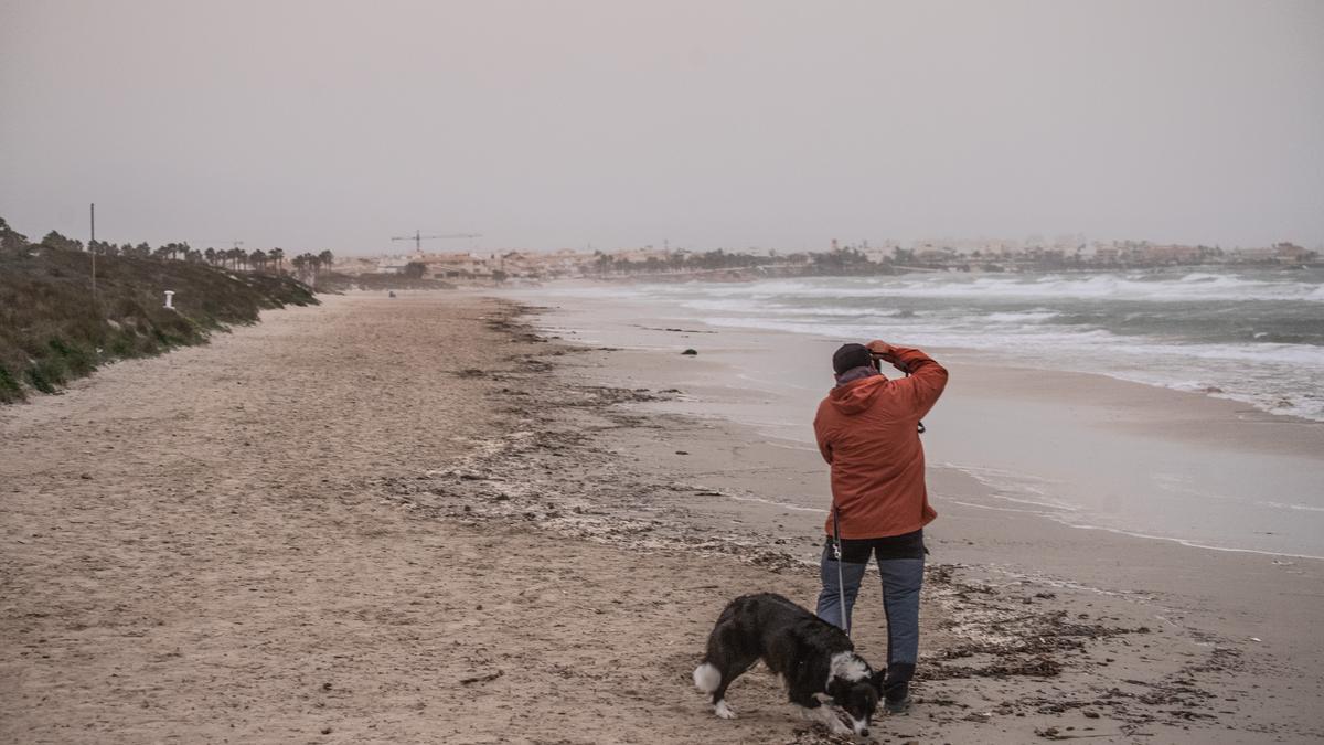 Playa del Mojón en el límite de la Comunidad Valenciana con la Región de Murcia