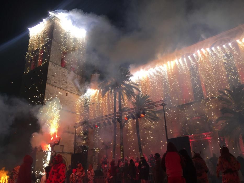 Sant Antoni 2018: Muro disfruta con el baile de ‘dimonis’ y el correfoc