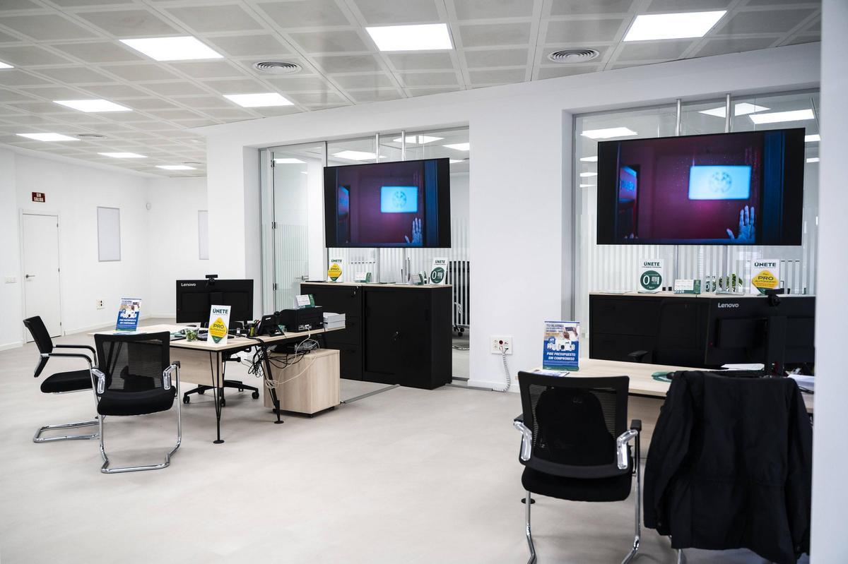 Galería | Visita del alcalde de Cáceres a la primera oficina de Eurocaja Rural en Cáceres