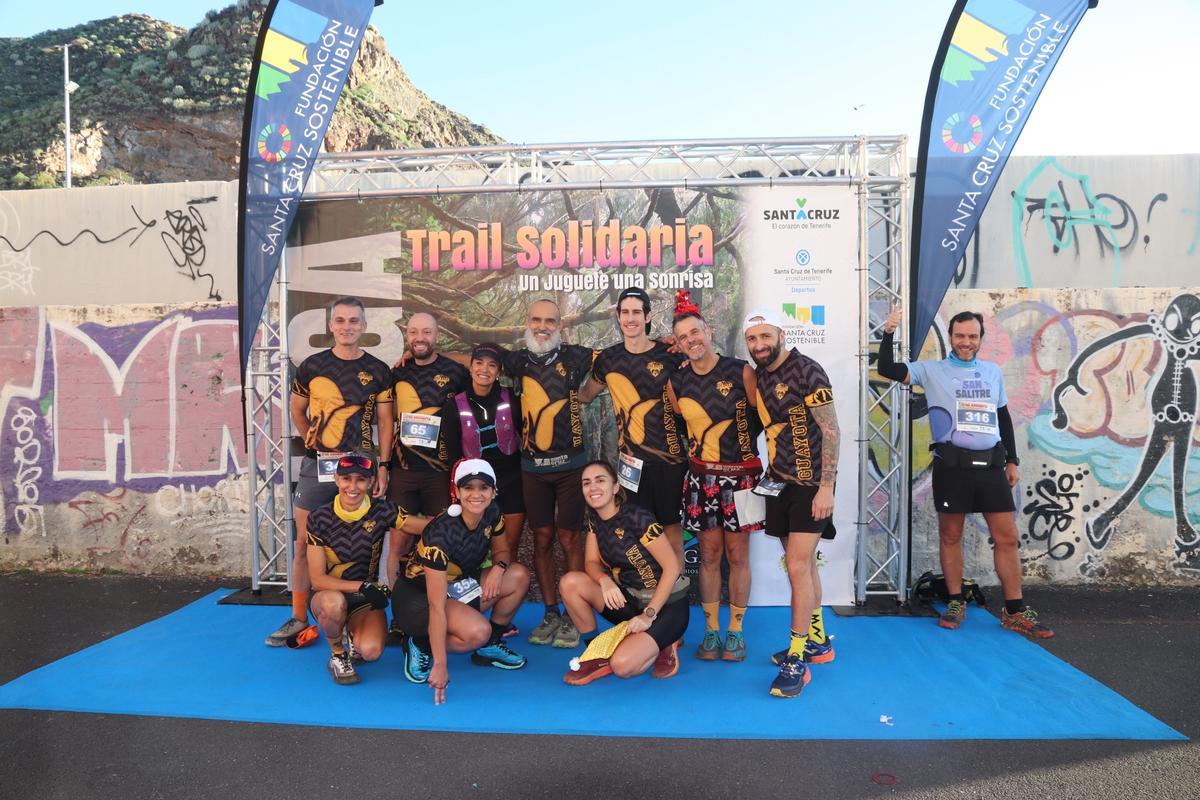 La Anaga Trail llena de juguetes a los niños