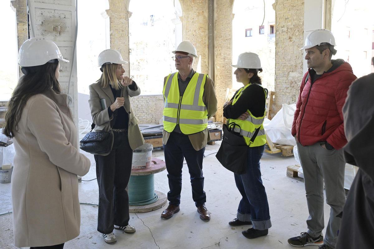 Visita a la sobras de Villa Amparo del alcalde, vicealcaldesa y concejal de Urbanismo de Paiporta.