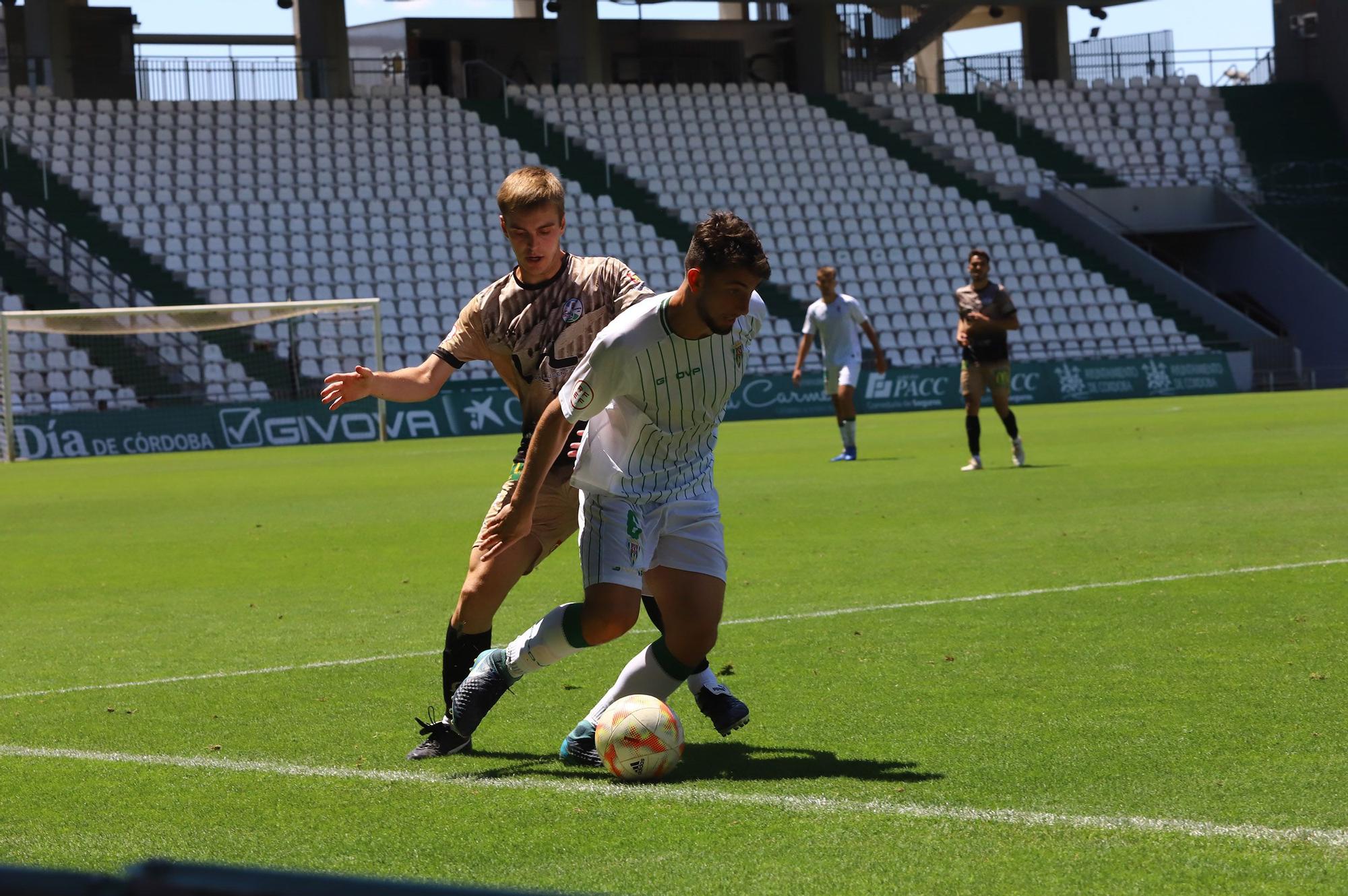 El derbi de play off entre el Córdoba B y el Ciudad de Lucena, en  imágenes