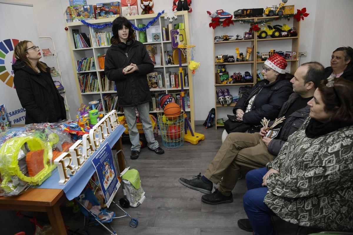 Mar de Niebla saca la vida comunitaria a la calle con la fiesta “Reactiva” en la zona oeste de Gijón (en imágenes)