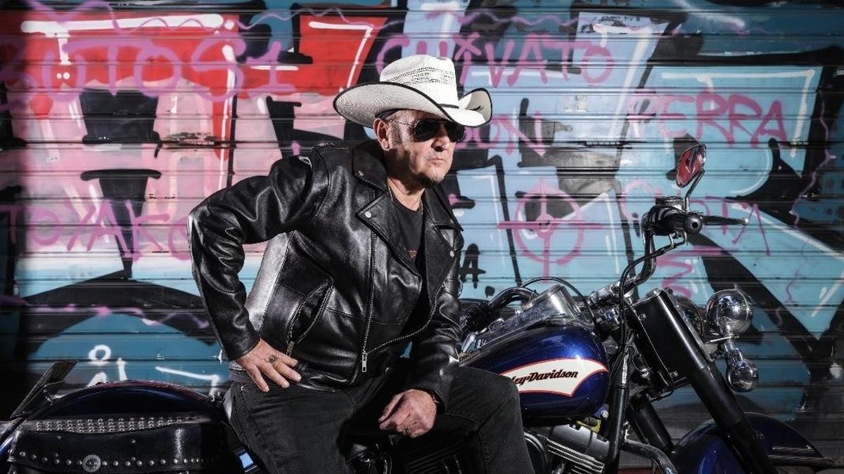 Carlos Segarra, de Los Rebeldes, presenta nuevo disco de la banda y gira por España.